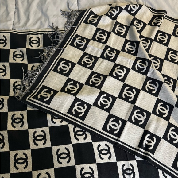 reversible, Chanel scarf  - Picture 4 of 5
